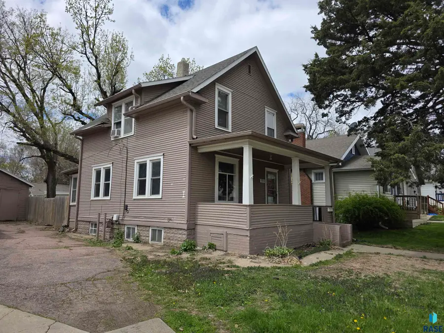1913 S Duluth Ave, Sioux Falls, SD 57105 - #2