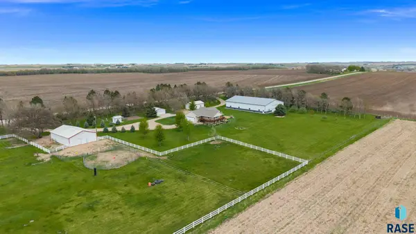48349 276th St, Canton, SD 57013