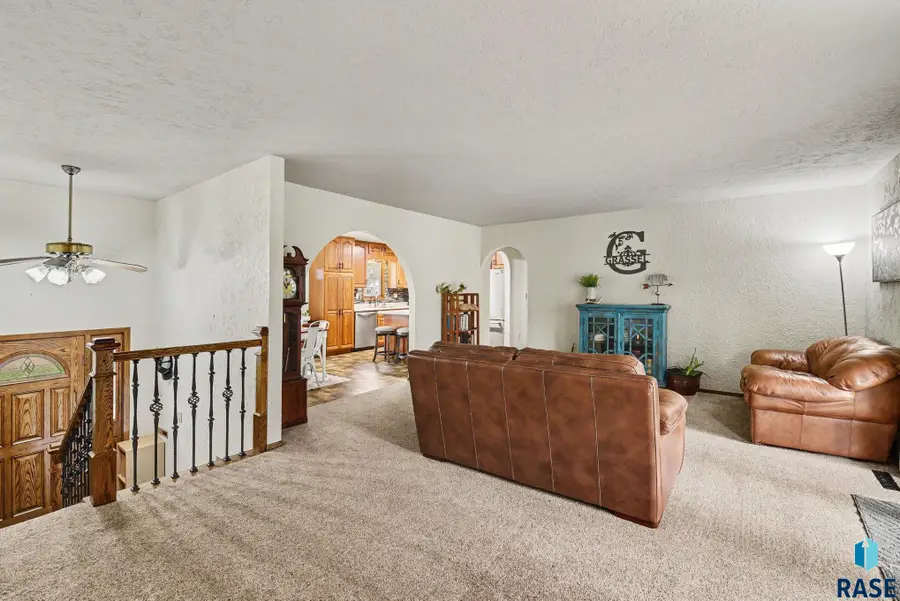 2321 S Mockingbird Cir, Sioux Falls, SD 57103 - #2