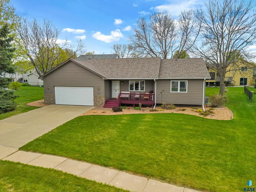 6413 W Hillary Dr, Sioux Falls, SD 57106 - #2