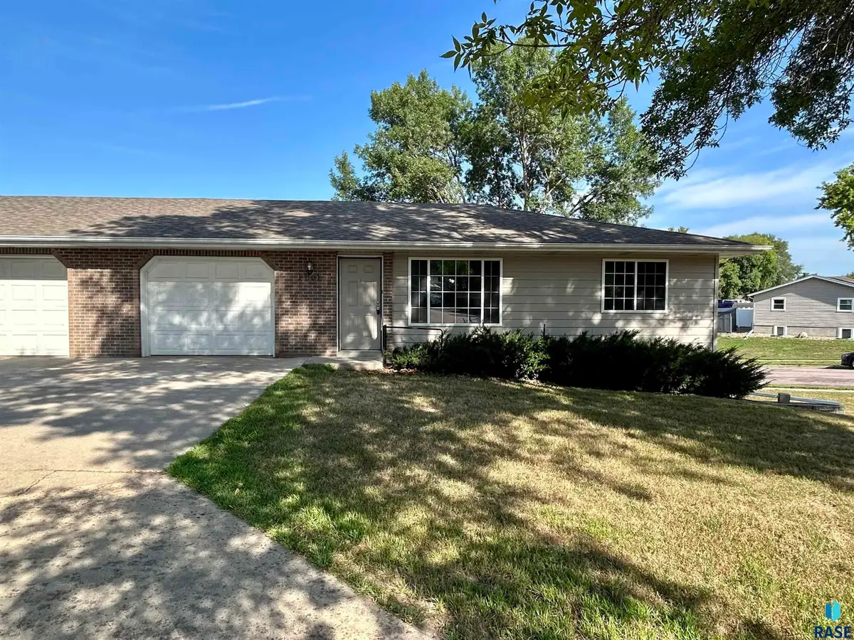 2001 S Cleveland Ave, Sioux Falls, SD 57103 - #1