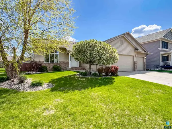 3144 S Newcastle Ct, Sioux Falls, SD 57110