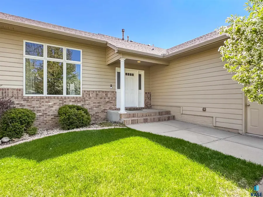 3144 S Newcastle Ct, Sioux Falls, SD 57110 - #2