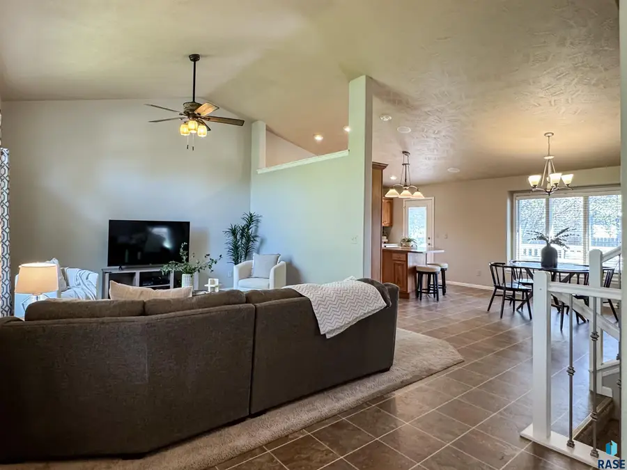 3144 S Newcastle Ct, Sioux Falls, SD 57110 - #3