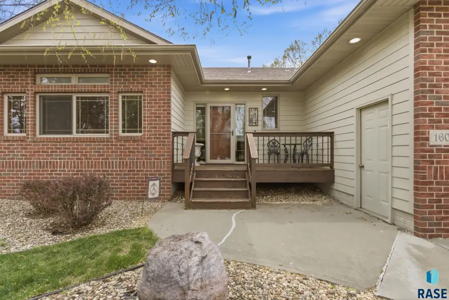 1609 S Locust Ave, Brandon, SD 57005 - #3