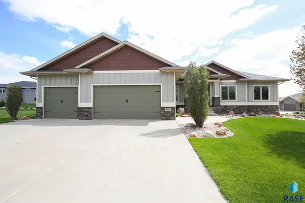 8201 E Arctic Willow Cir, Sioux Falls, SD 57110