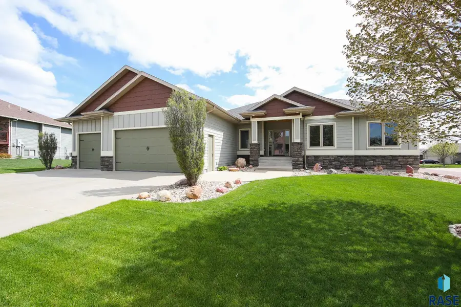 8201 E Arctic Willow Cir, Sioux Falls, SD 57110 - #2