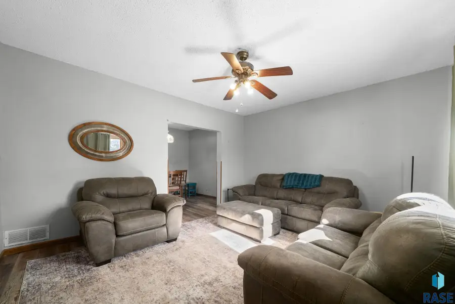 111 S Walnut Ave, Bridgewater, SD 57319 - #2