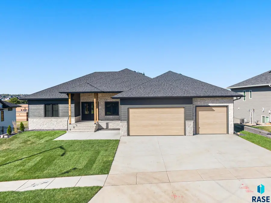 313 Red Spruce Ave, Sioux Falls, SD 57110 - #2
