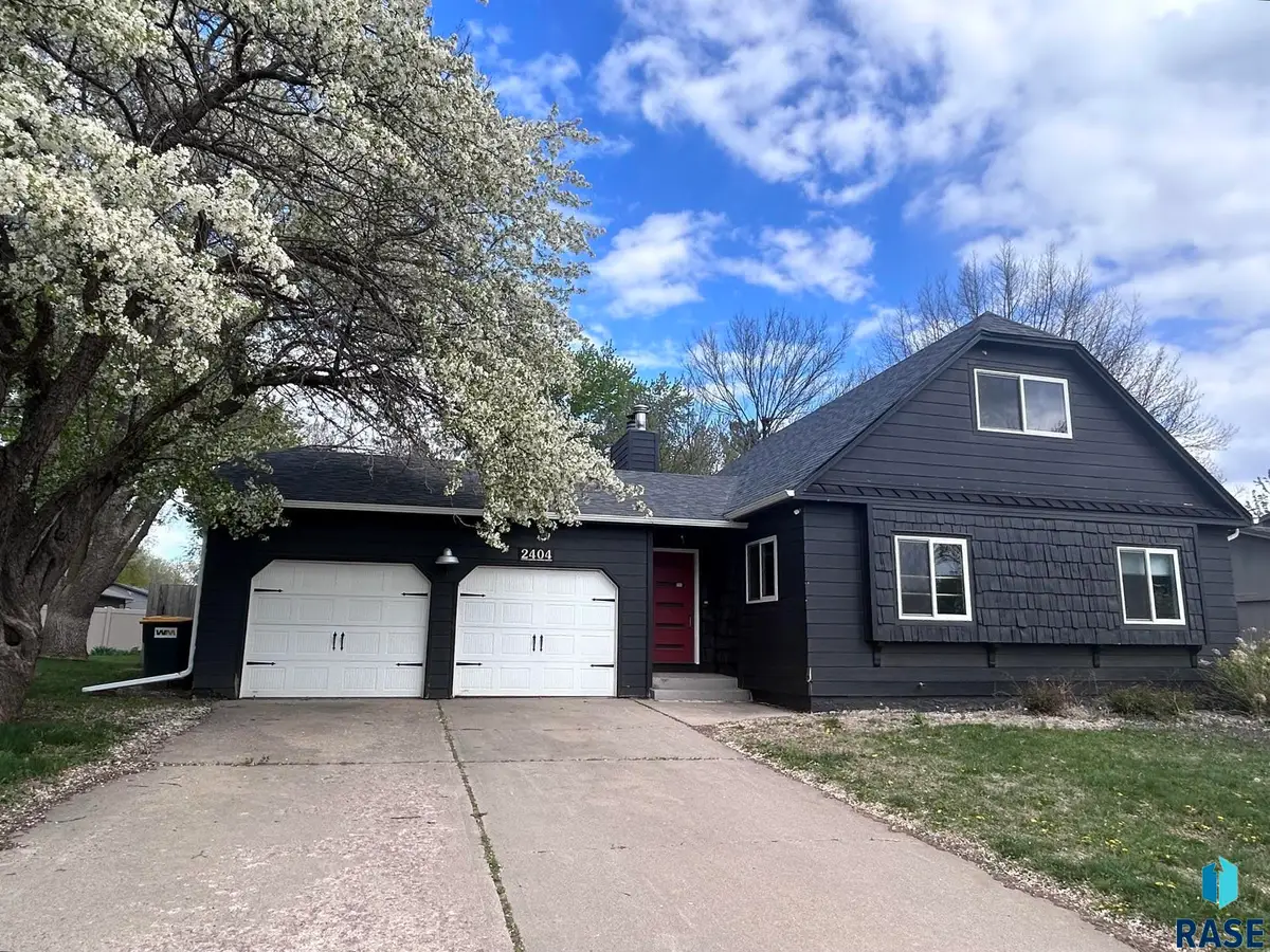 2404 S Holt Ave, Sioux Falls, SD 57103 - #1