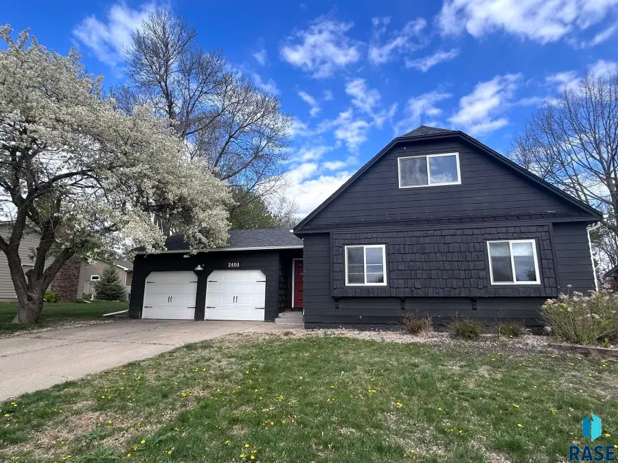 2404 S Holt Ave, Sioux Falls, SD 57103 - #2
