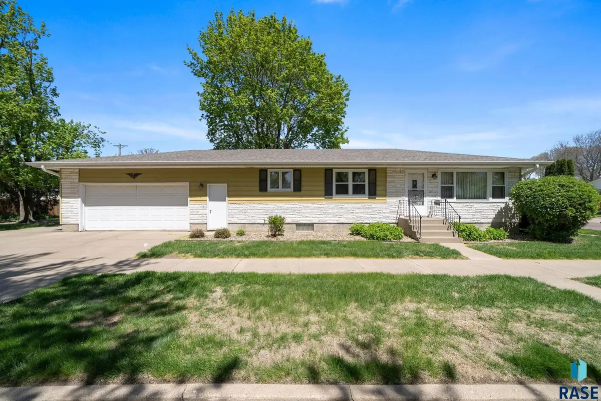 2100 W Brookings St, Sioux Falls, SD 57104 - #1