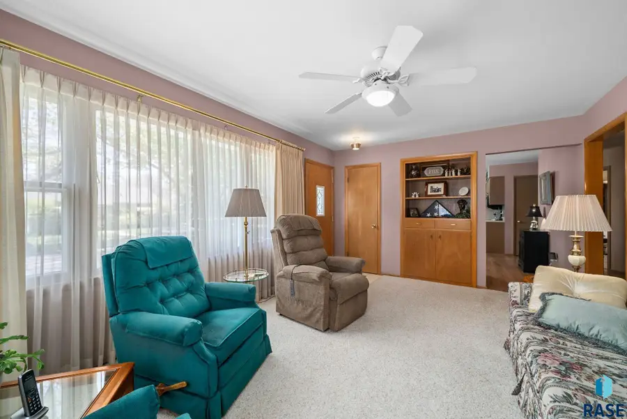 2100 W Brookings St, Sioux Falls, SD 57104 - #3