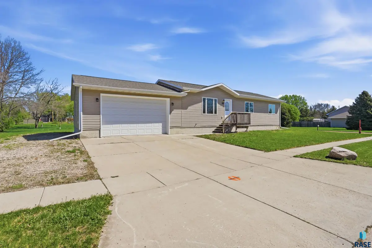120 E Center Ave, Lennox, SD 57039 - #1