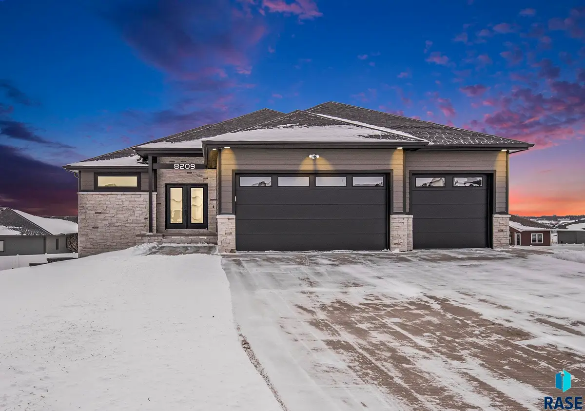 8209 E Ladyslipper Cir, Sioux Falls, SD 57110 - #1
