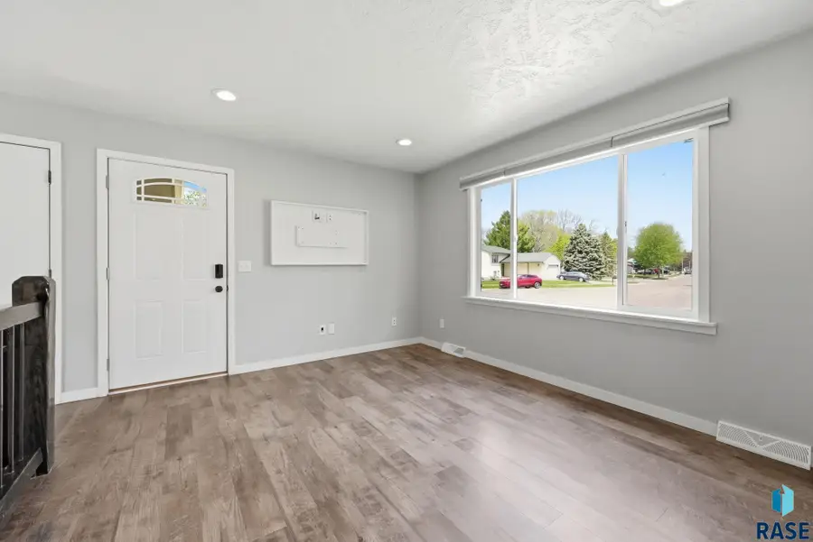 3312 S Steven Cir, Sioux Falls, SD 57106 - #3