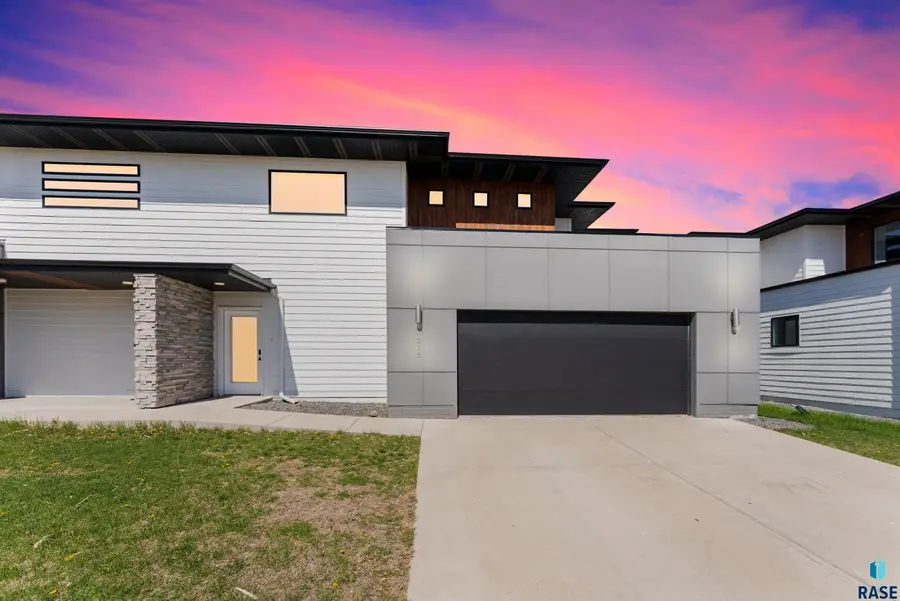 4215 N Pennsylvania Ave, Sioux Falls, SD 57107 - #2