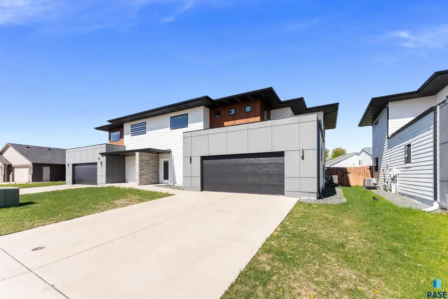4215 N Pennsylvania Ave, Sioux Falls, SD 57107 - #3