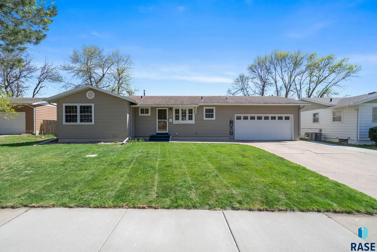 833 E Pam Rd, Sioux Falls, SD 57105 - #1