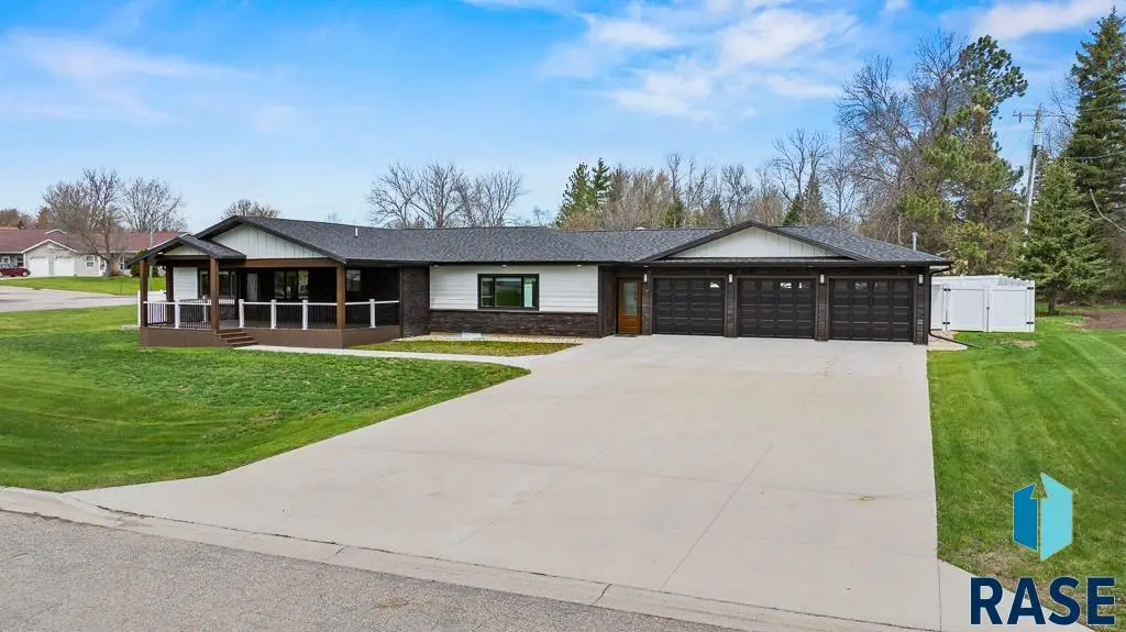 711 W 8th St St, Clear Lake, SD 57226 - #1