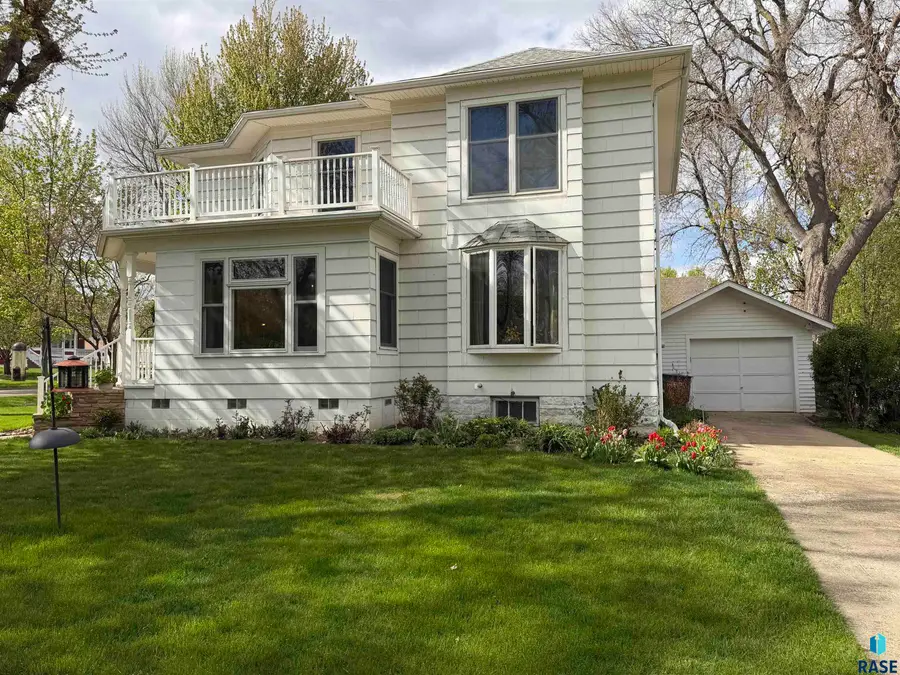 504 N Estey St, Luverne, MN 56156 - #3