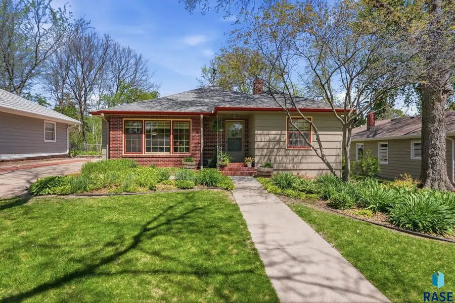 310 E 28th St, Sioux Falls, SD 57105 - #2