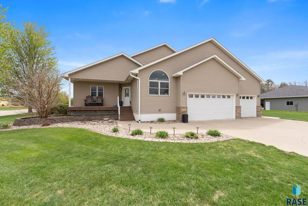 1005 Walnut St, Beresford, SD 57004 - #1