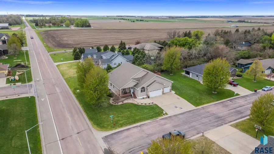 1005 Walnut St, Beresford, SD 57004 - #2