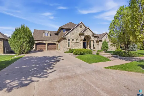 217 W 77th St, Sioux Falls, SD 57108