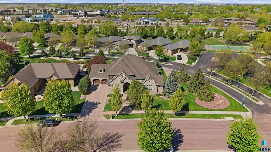 217 W 77th St, Sioux Falls, SD 57108 - #3