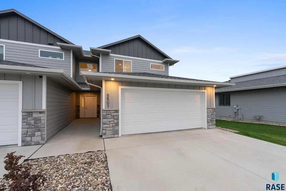 5507 W Liberator Cir, Sioux Falls, SD 57107 - #1
