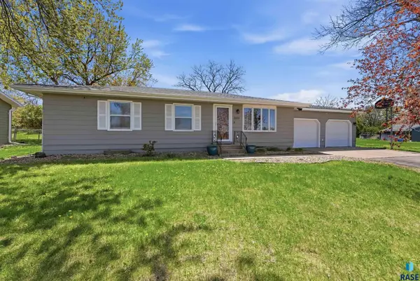 1109 4th St, Garretson, SD 57030