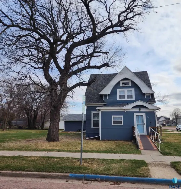 301 E Essex Ave, Salem, SD 57058