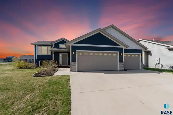 615 Creekside Trl, Harrisburg, SD 57032