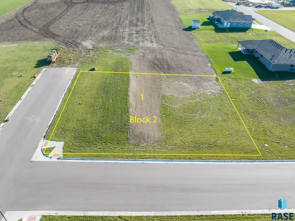 1303 Willard Ln, Larchwood, IA 51241