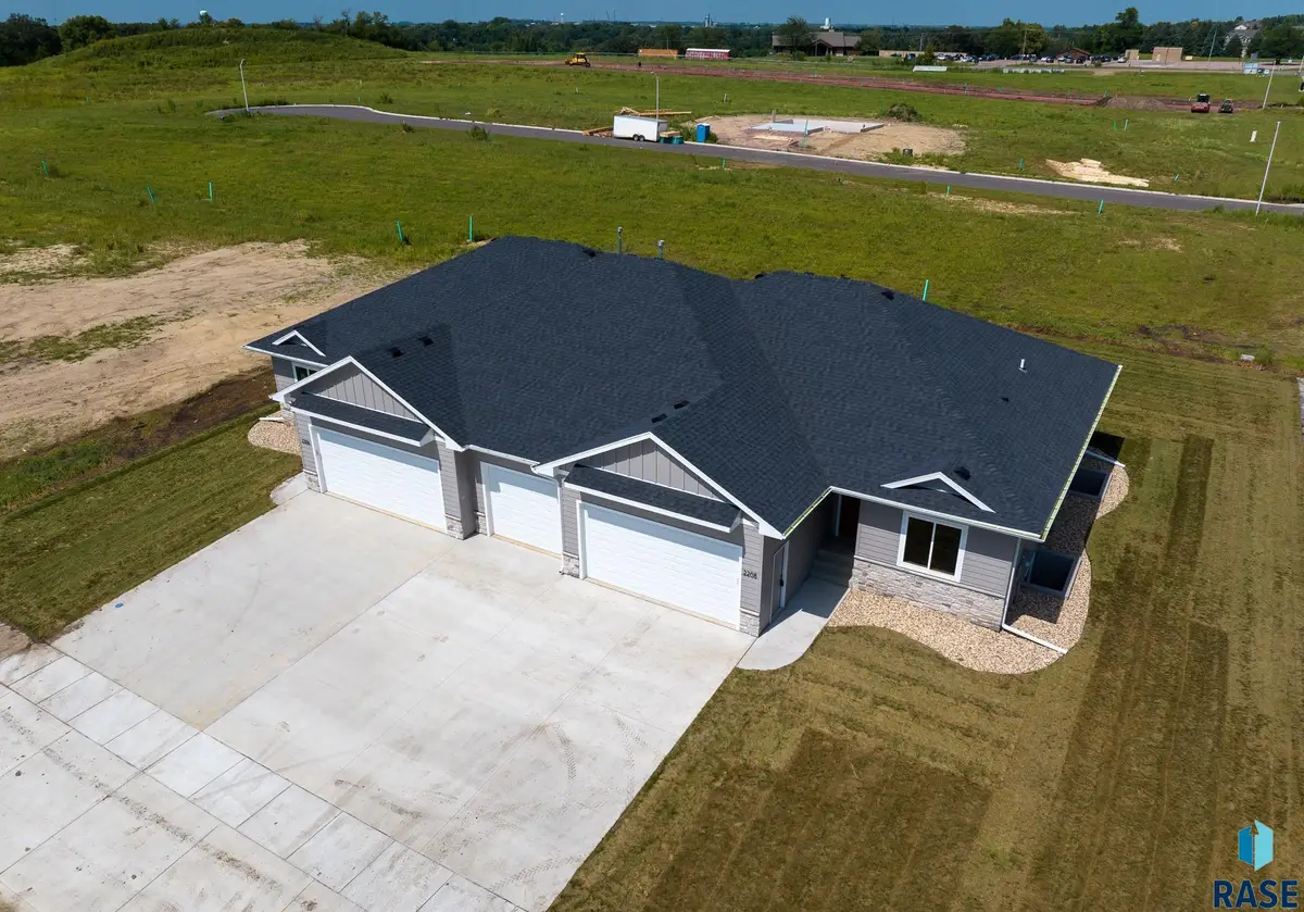 2208 E Christensen St, Brandon, SD 57005 - #1