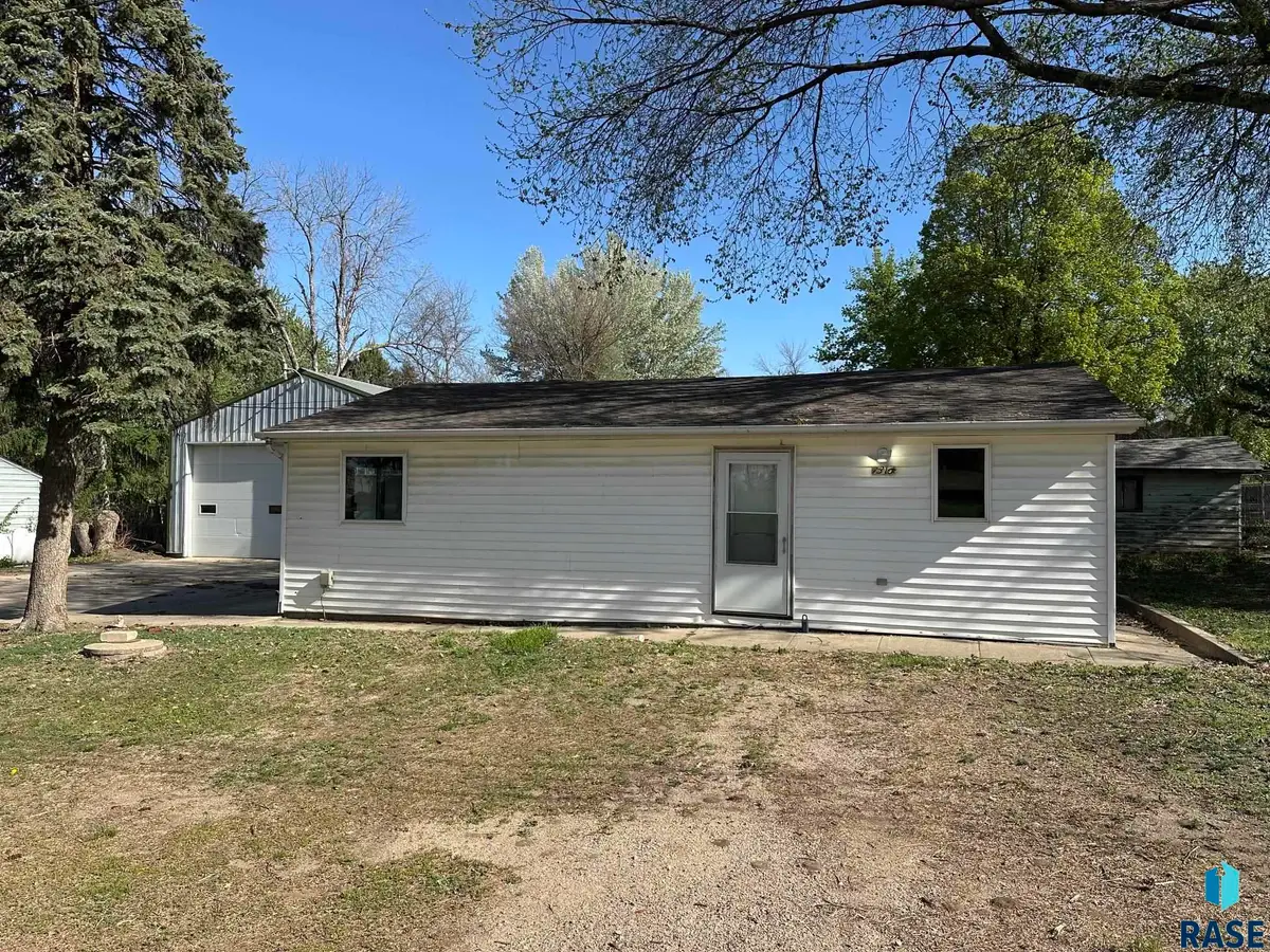 1316 E 61st St N, Sioux Falls, SD 57104 - #1