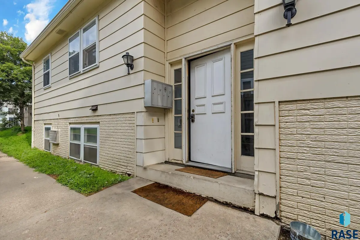 218 N Summit Ave, Sioux Falls, SD 57104 - #1