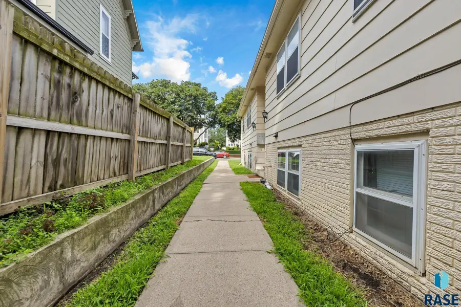 218 N Summit Ave, Sioux Falls, SD 57104 - #3