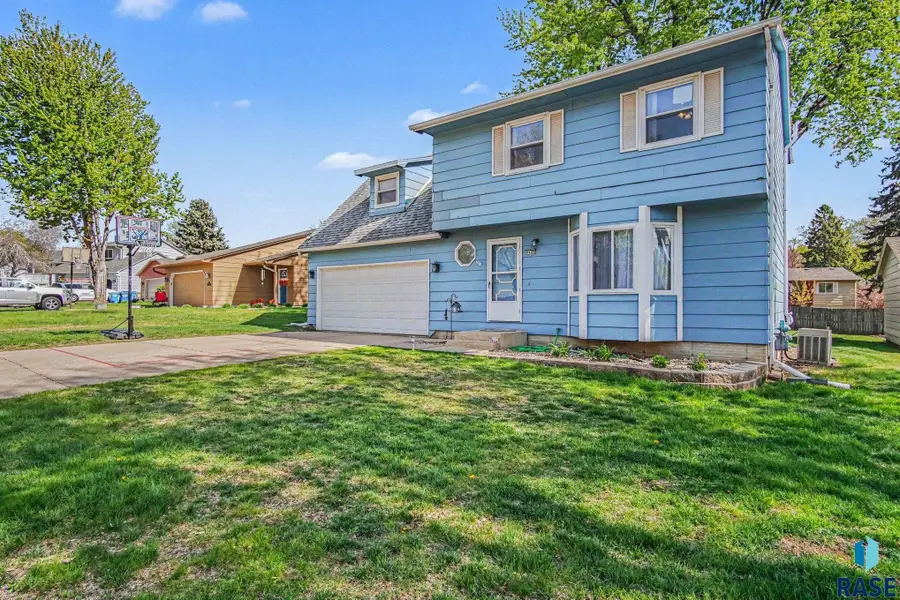4409 E Lexington Cir, Sioux Falls, SD 57103 - #3