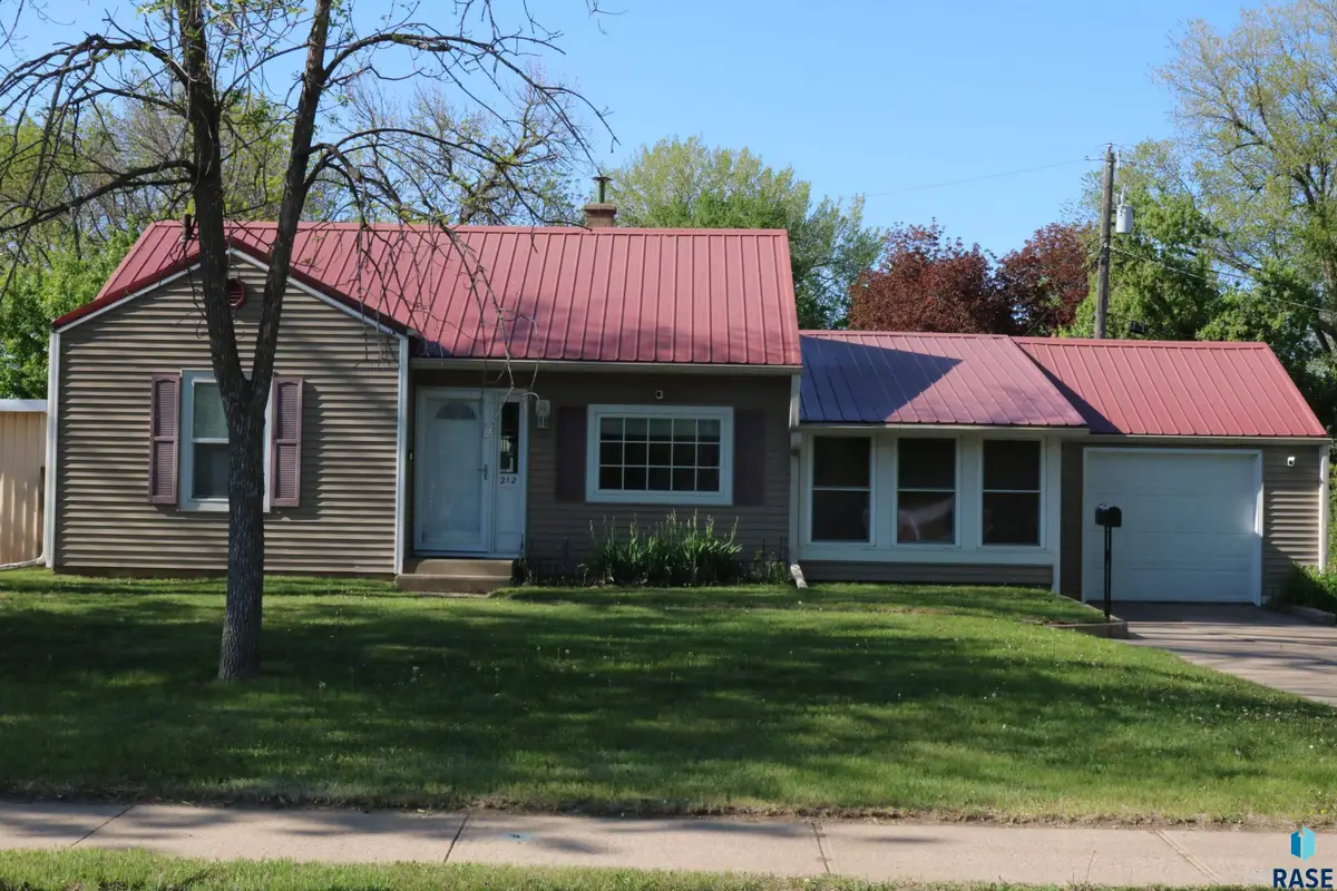 212 W 41st St, Sioux Falls, SD 57105 - #1
