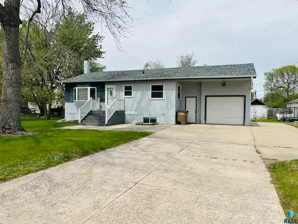 810 E Hermosa Dr, Sioux Falls, SD 57104