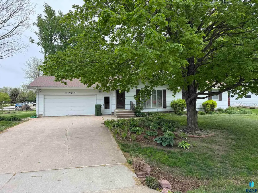 632 S Albert St, Freeman, SD 57029 - #2
