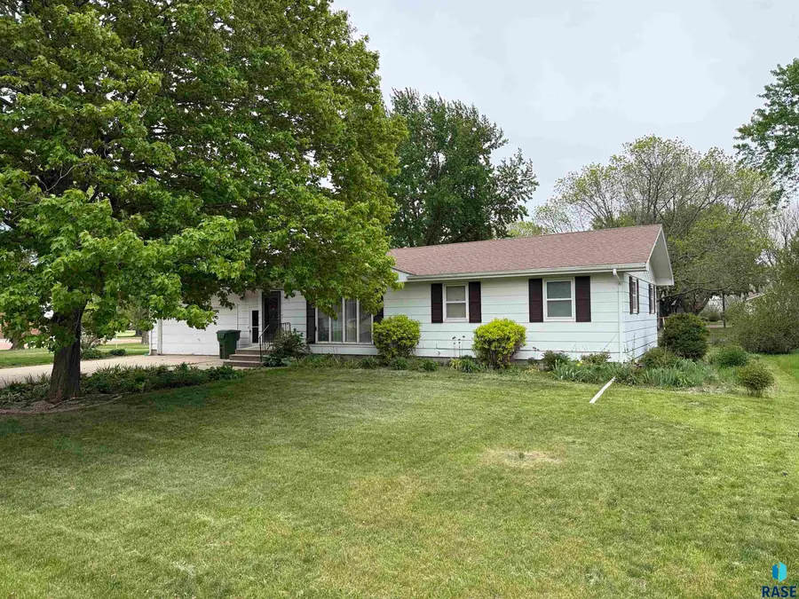632 S Albert St, Freeman, SD 57029 - #3