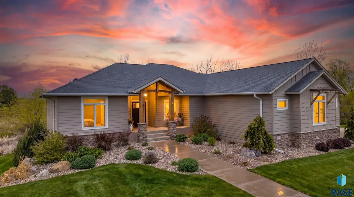 7500 E Dillon Creek Dr, Sioux Falls, SD 57110 - #1