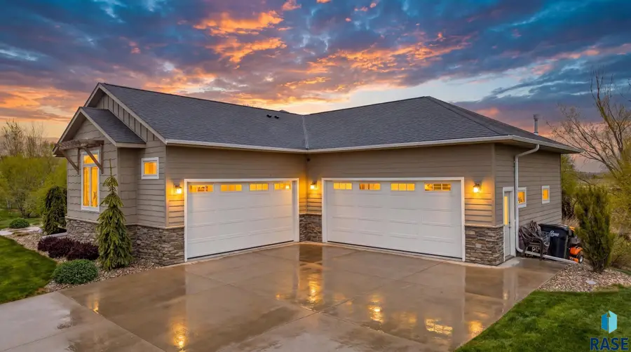 7500 E Dillon Creek Dr, Sioux Falls, SD 57110 - #3