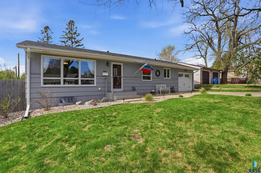 1417 E Oak St, Sioux Falls, SD 57105 - #3