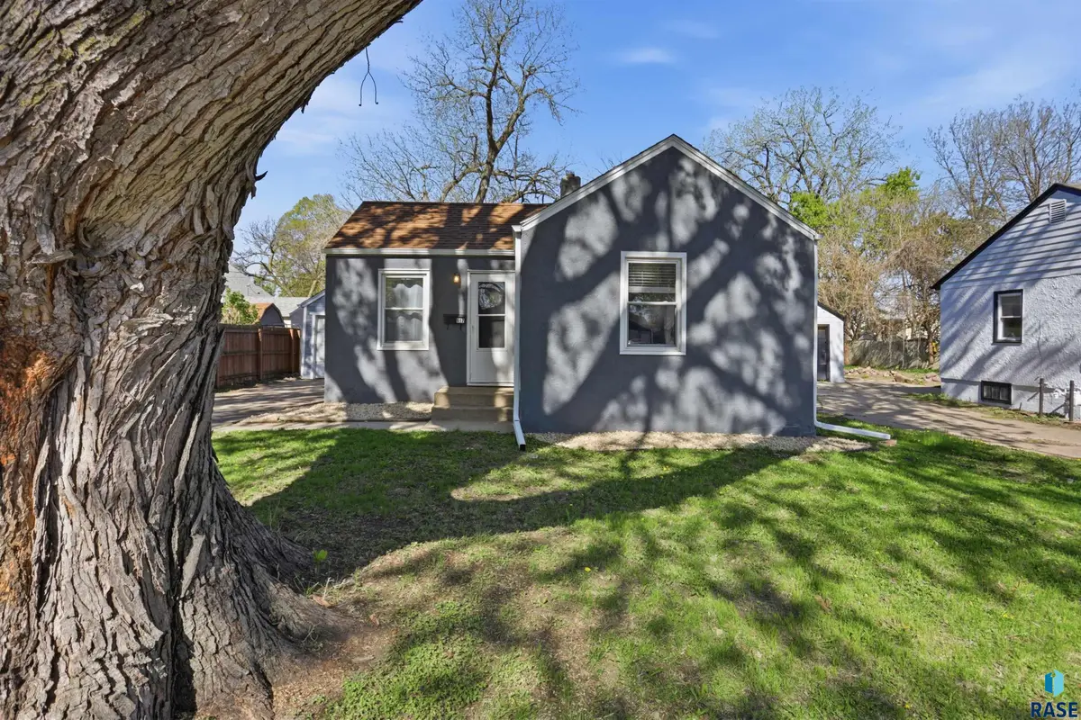 617 S Garfield Ave, Sioux Falls, SD 57104 - #1