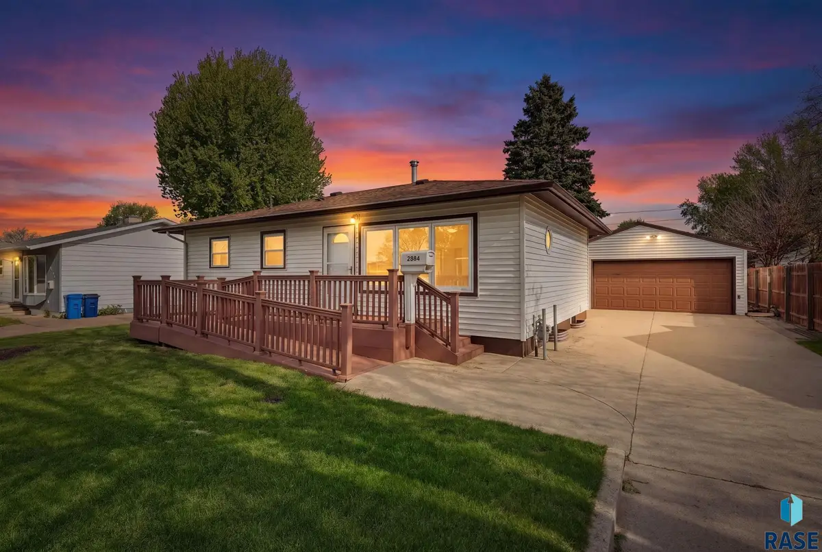 2404 E 19th St, Sioux Falls, SD 57103 - #1