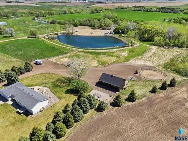 25882 Skunk Creek Ave, Hartford, SD 57033